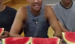 娱乐吃瓜高个子是谁,揭秘娱乐圈高个子“吃瓜达人”之谜