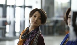 周迅吃瓜吃到自己头上娱乐天空,吃瓜吃到自己头上，娱乐天空再掀波澜