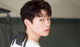 爱豆吃瓜娱乐酱黄明昊